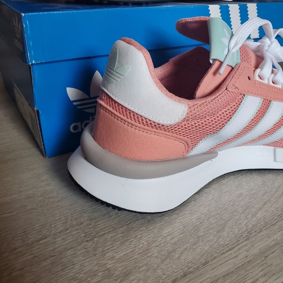 NWT Adidas Retroset Sneakers - Picture 8 of 11